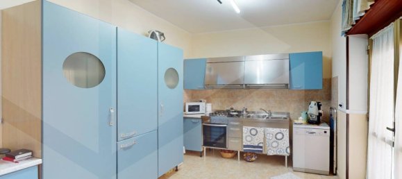 3 rooms Apartment in Pomigliano d'Arco, Italy No. 20263 2
