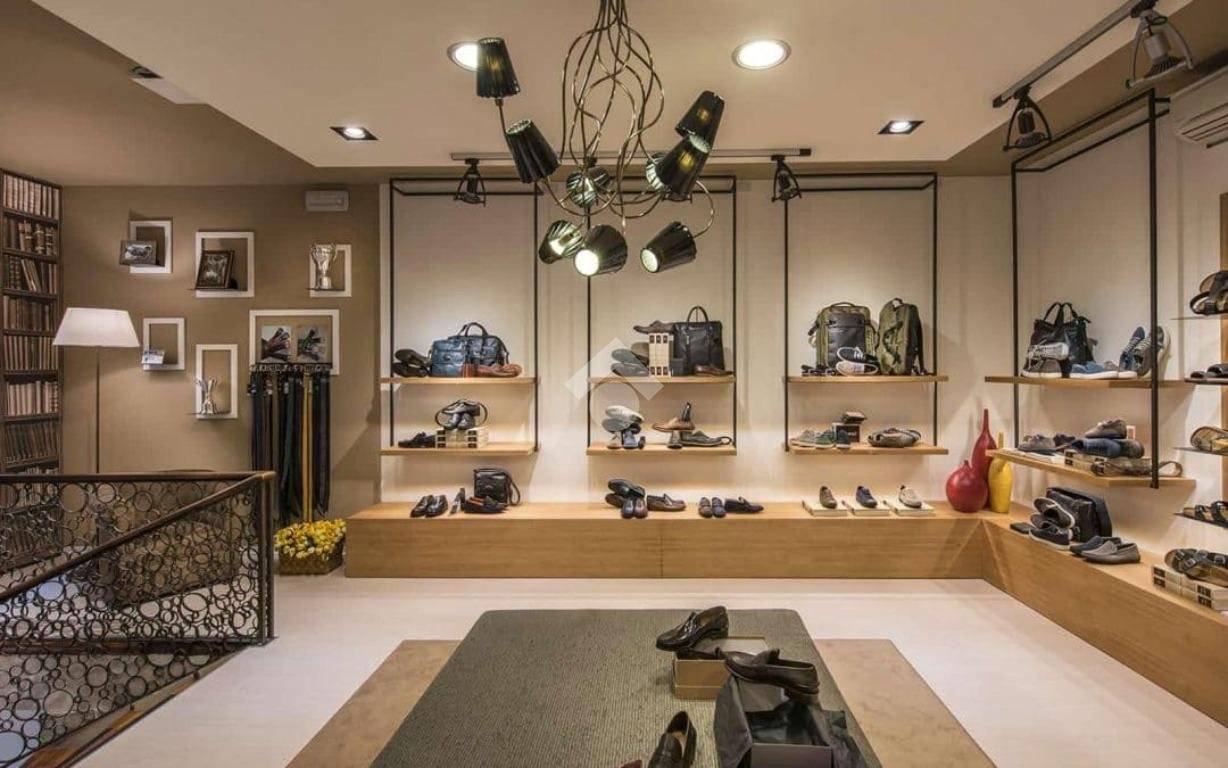 290m² Commercial property in Scandicci, Italy No. 40043