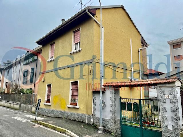 Casa de 4 divisões em Bresso, Italy N.º 233837