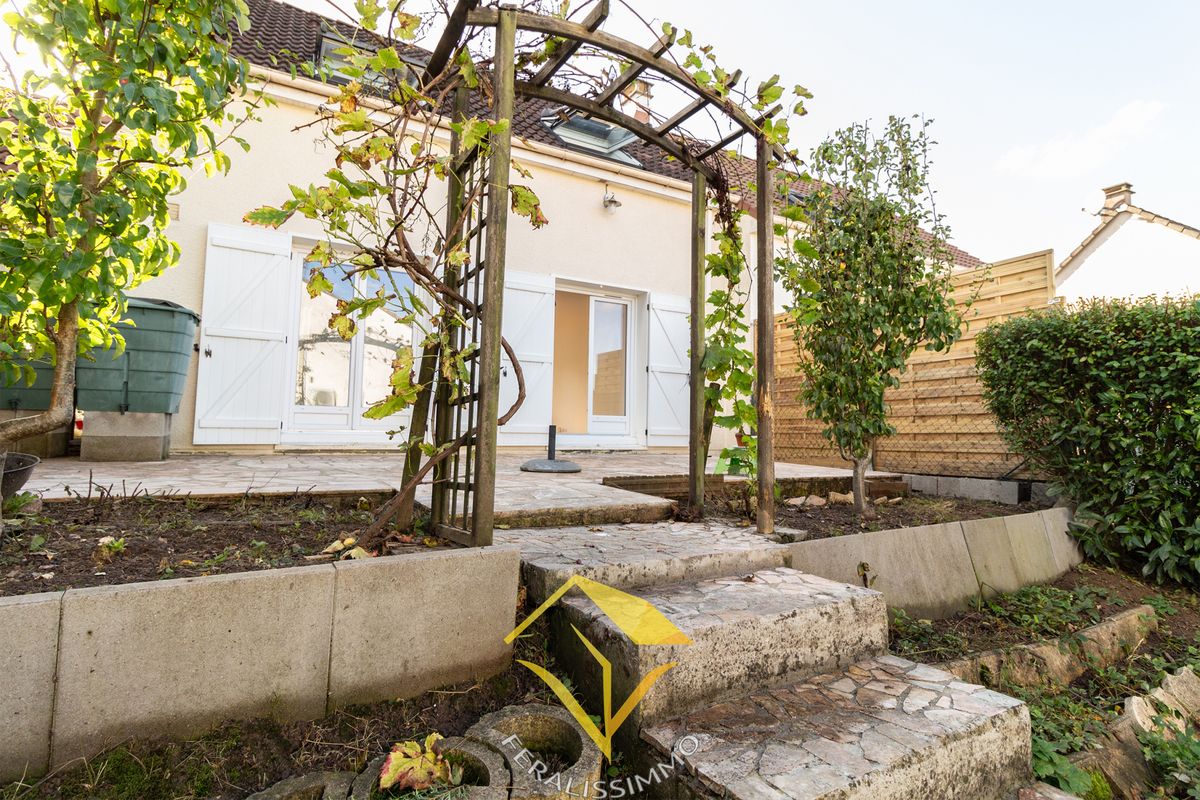 Casa T3 em Jouy-le-Moutier, France N.º 165622