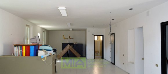 4 Schlafzimmer Wohnung in Fermo, Italy, Nr. 9735 12