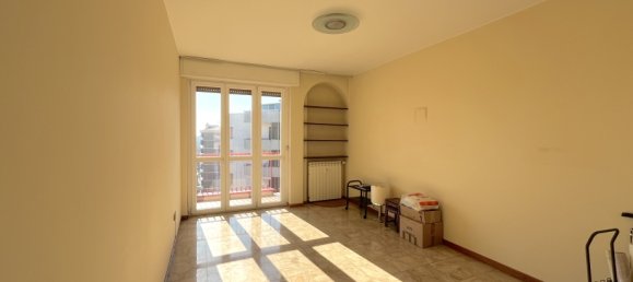 4 bedrooms Apartment in Sesto San Giovanni, Italy No. 118836 5