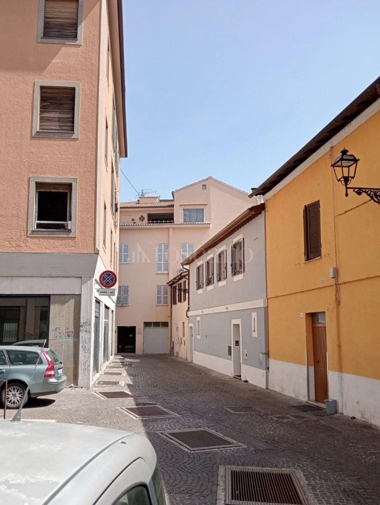 4غرفة شقة في Terni, Italy رقم 261064