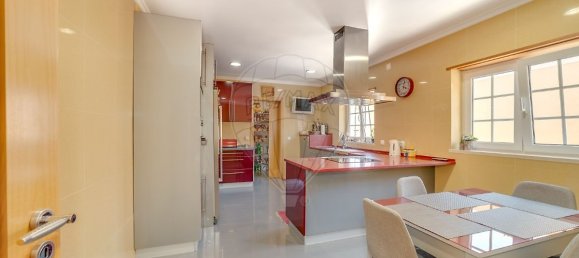 3 bedrooms House in Colares, Portugal No. 49653 11