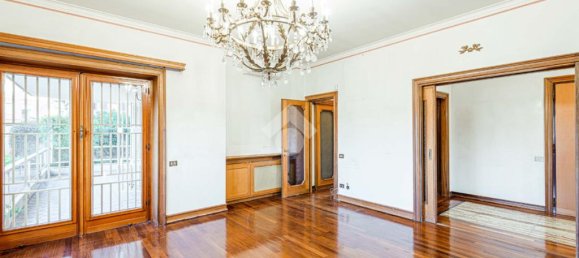 4 bedrooms Apartment in Rome, Italy No. 61122 12