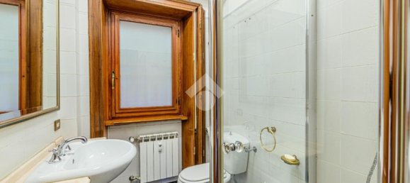 4 bedrooms Apartment in Rome, Italy No. 61122 30