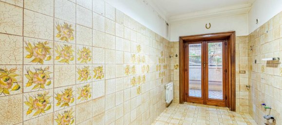 4 bedrooms Apartment in Rome, Italy No. 61122 25