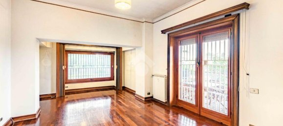 4 bedrooms Apartment in Rome, Italy No. 61122 16