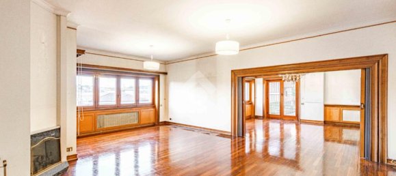 4 bedrooms Apartment in Rome, Italy No. 61122 8