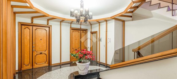 4 bedrooms Apartment in Rome, Italy No. 61122 3