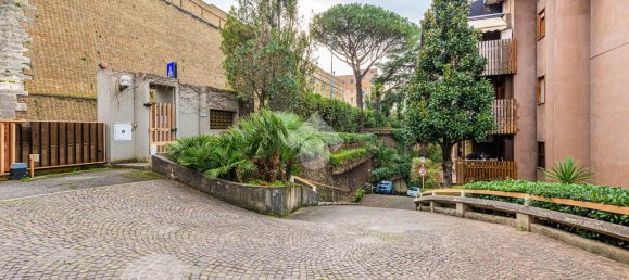 4 bedrooms Apartment in Rome, Italy No. 61122 35