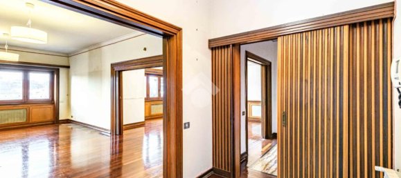 4 bedrooms Apartment in Rome, Italy No. 61122 6