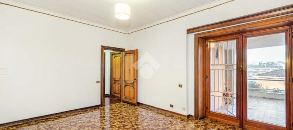 4 bedrooms Apartment in Rome, Italy No. 61122 22