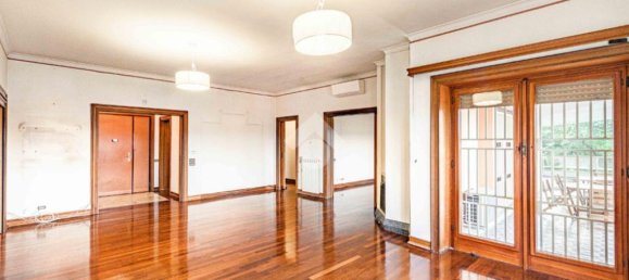 4 bedrooms Apartment in Rome, Italy No. 61122 10