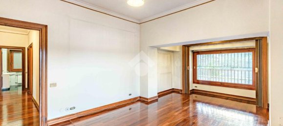 4 bedrooms Apartment in Rome, Italy No. 61122 17