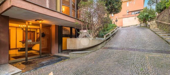 4 bedrooms Apartment in Rome, Italy No. 61122 2