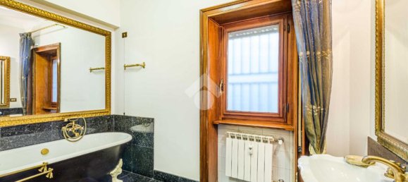 4 bedrooms Apartment in Rome, Italy No. 61122 29