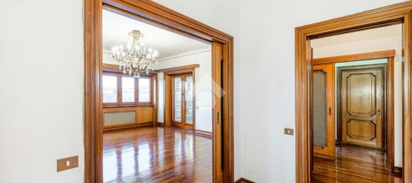 4 bedrooms Apartment in Rome, Italy No. 61122 5