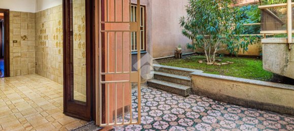 4 bedrooms Apartment in Rome, Italy No. 61122 27