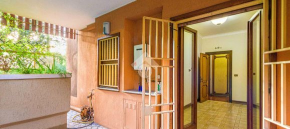 4 bedrooms Apartment in Rome, Italy No. 61122 26