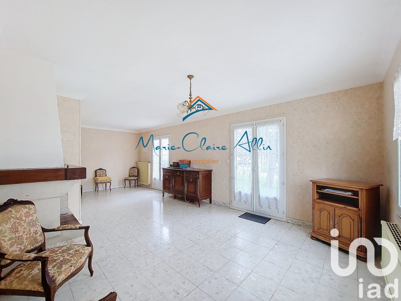 Casa de 2 dormitorios en Mer, France No. 49745