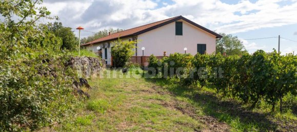 10 bedrooms House in Linguaglossa, Italy No. 163934 3