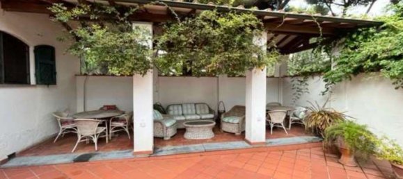 24 rooms Villa in Pietrasanta, Italy No. 197079 10
