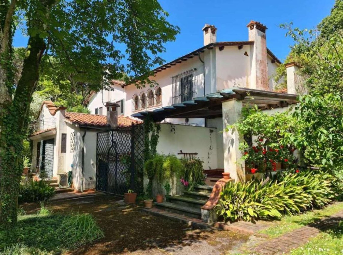 24 rooms Villa in Pietrasanta, Italy No. 197079