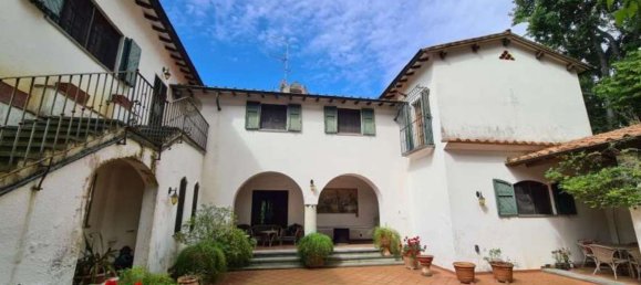 24 rooms Villa in Pietrasanta, Italy No. 197079 2