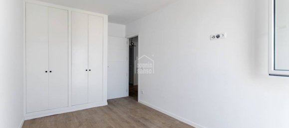 Apartamento de 2 dormitorios en Mahon, Spain No. 5758 18