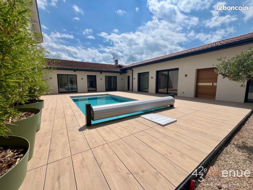 Casa de 4 dormitorios en Saint-Just-Saint-Rambert, France No. 339078