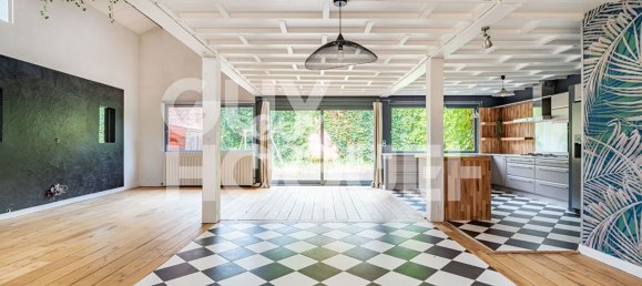 3 bedrooms Villa in Colombes, France No. 175248 2