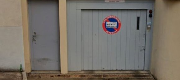  Parking in Lyon, France No. 342681 2