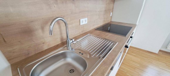 2 rooms Apartment in Hernals, Austria No. 180093 4