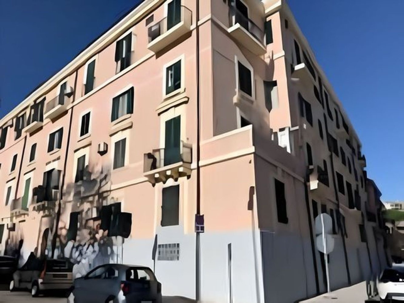 7 rooms Apartment in Messina, Italy No. 43046