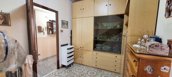 3-Zimmer Gewerbliche Immobilie in Naples, Italy, Nr. 34484 22
