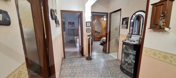 3-Zimmer Gewerbliche Immobilie in Naples, Italy, Nr. 34484 3