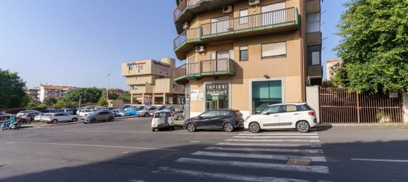 2غرفة عقار تجاري في Catania, Italy رقم 154303 2
