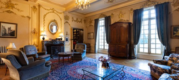  Castillos de 9 dormitorios en Riom, France No. 43258 2