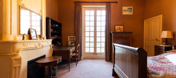  Castillos de 9 dormitorios en Riom, France No. 43258 5