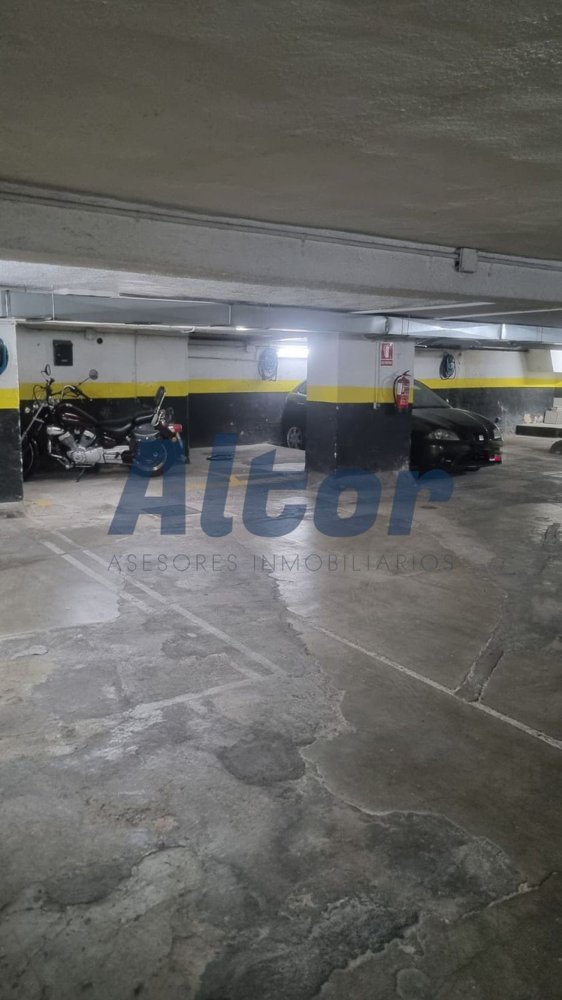 291m² Garage in Madrid, Spain No. 230891