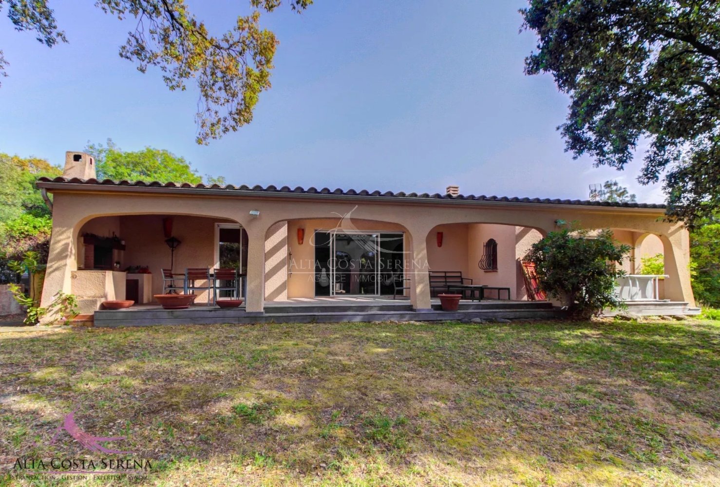 Casa de 4 dormitorios en Solaro, France No. 62734