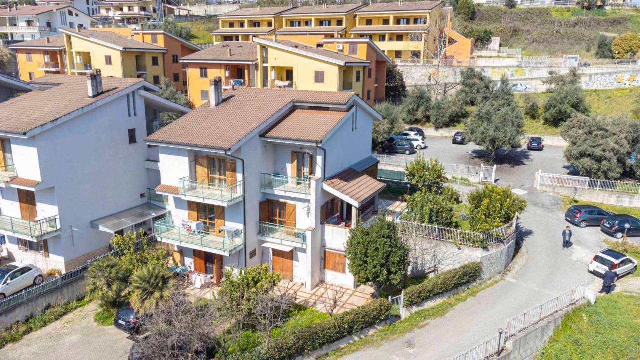 Дуплекс с 5 комнатами в Ренде, Италия № 25484