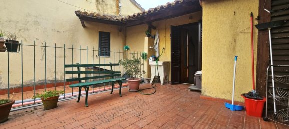 Квартира с 3 спальнями в Реджелло, Италия № 379043 3