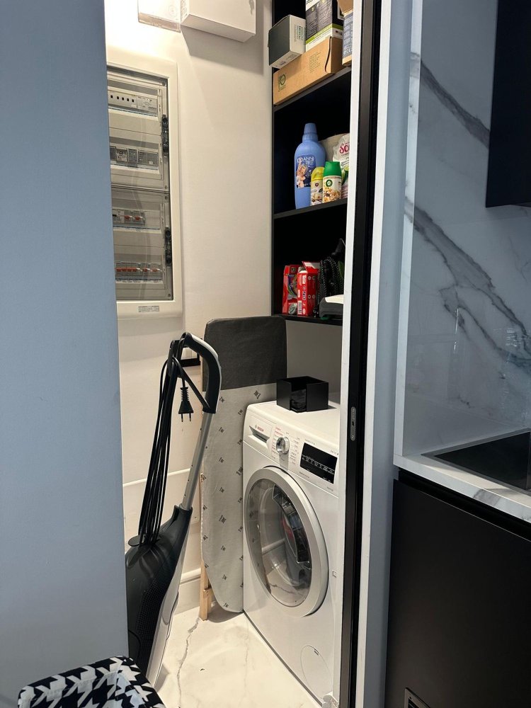 Квартира с 4 спальнями в Бари, Италия № 370887