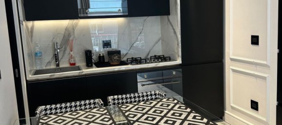 Квартира с 4 спальнями в Бари, Италия № 370887 3