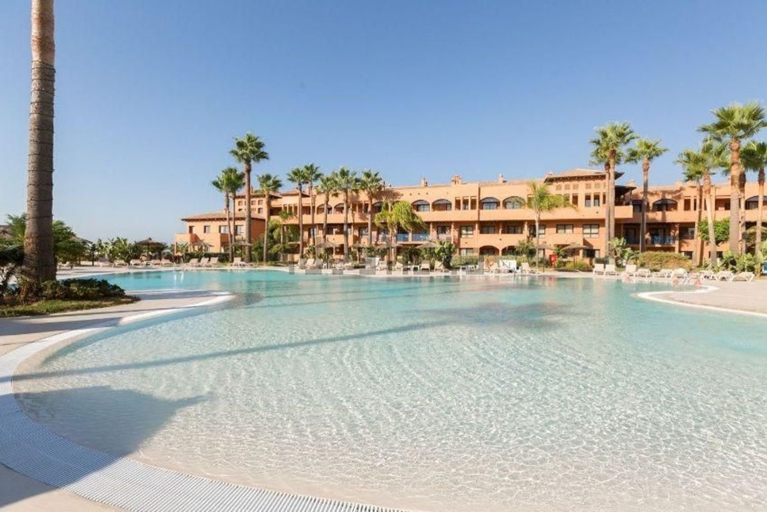 1 غرف نوم شقة في Estepona, Spain رقم 145758