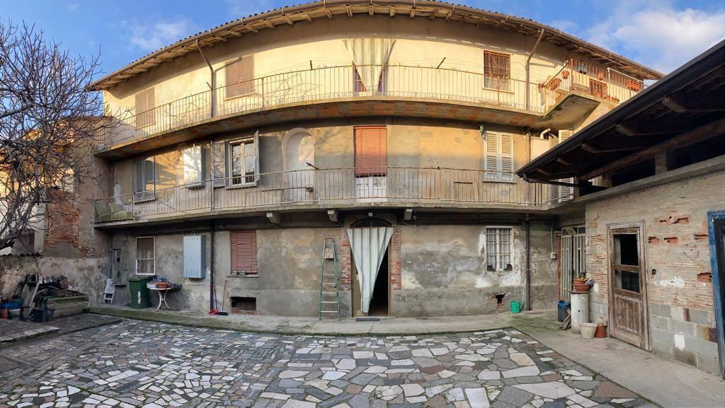 24-Zimmer Haus in Casalnoceto, Italy, Nr. 23290