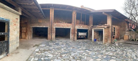 24-Zimmer Haus in Casalnoceto, Italy, Nr. 23290 2