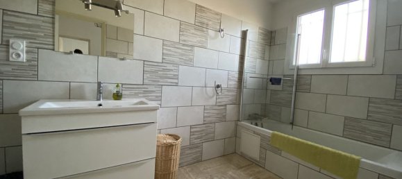 3 bedrooms Villa in Limoux, France No. 341804 8